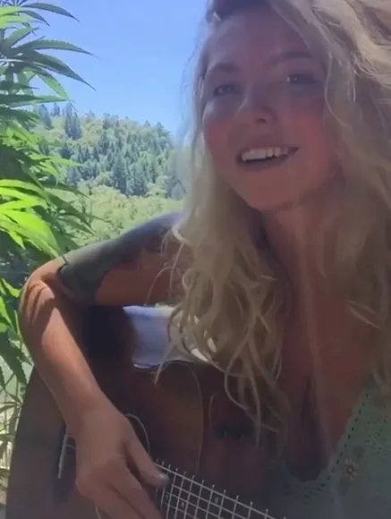 Sensualsunshine Guitar Strumming Outdoors OnlyFans Video Leaked