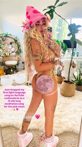 Sensualsunshine Moon Graphic Butt Display OnlyFans Video Leaked