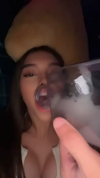 Senyahardin Deep Neckline Tease OnlyFans Video Leaked