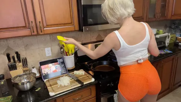 Sereda Orange Shorts Bending OnlyFans Video Leaked