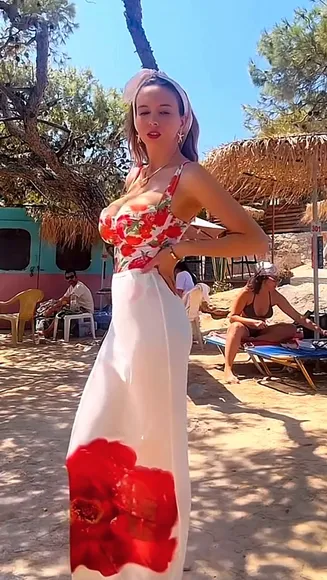 Serenaskybourne Floral Top And Skirt OnlyFans Video Leaked