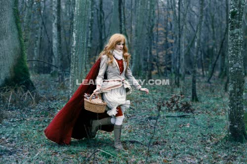 Shaeunderscore Red Cape Forest Walk OnlyFans Photo Leaked