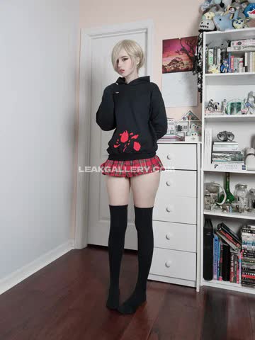 Sharkparty Short Skirt Thighs OnlyFans Photo Leaked