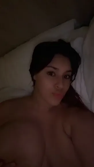 Shaynez92 Topless Bed Tease OnlyFans Video Leaked
