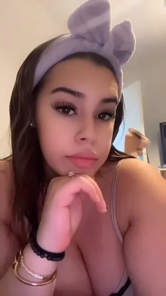 Shaynez92 Braless Top Tease OnlyFans Video Leaked