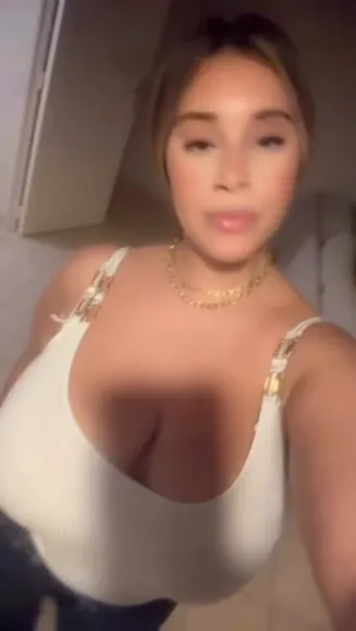 Shaynez92 Deep V Neck Tease OnlyFans Video Leaked