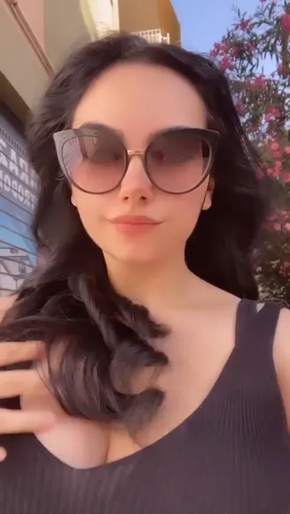 Shiftymine Deep V-Neck Top Tease OnlyFans Video Leaked