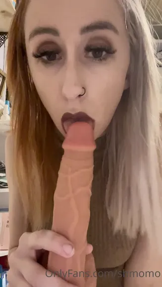 Shmomo Dildo Blowjob Tease OnlyFans Video Leaked