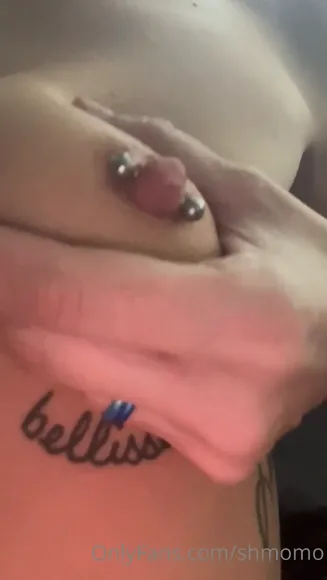 Shmomo Pierced Pussy Play OnlyFans Video Leaked