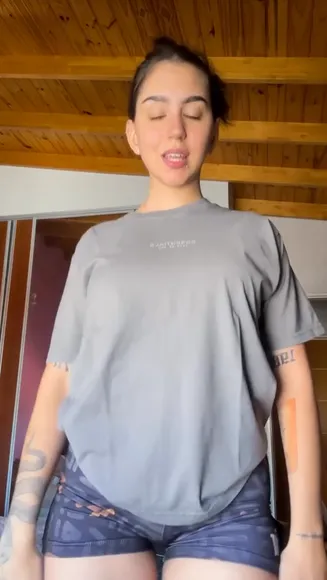 Shulia Casual T-Shirt Tease OnlyFans Video Leaked