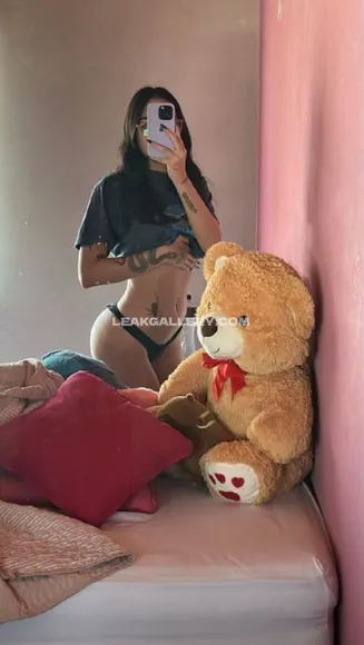 Shulia Thong Ass Selfie Pose OnlyFans Photo Leaked