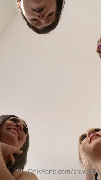 Shweetnlow Group Kiss Tease OnlyFans Video Leaked