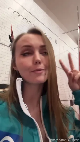 Siasiberia Zipped Jacket Tease OnlyFans Video Leaked