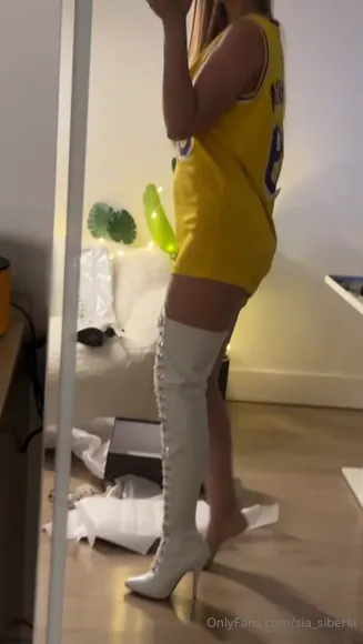 Siasiberia Thigh High Boots Tease OnlyFans Video Leaked