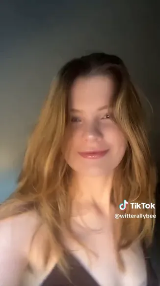 Sillybillyval Lipstick Kiss Tease OnlyFans Video Leaked