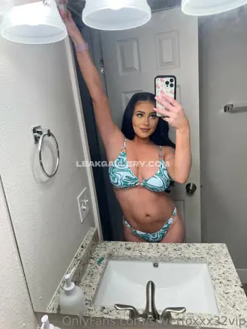 Silverfoxxx32 Bikini Mirror Selfie OnlyFans Photo Leaked