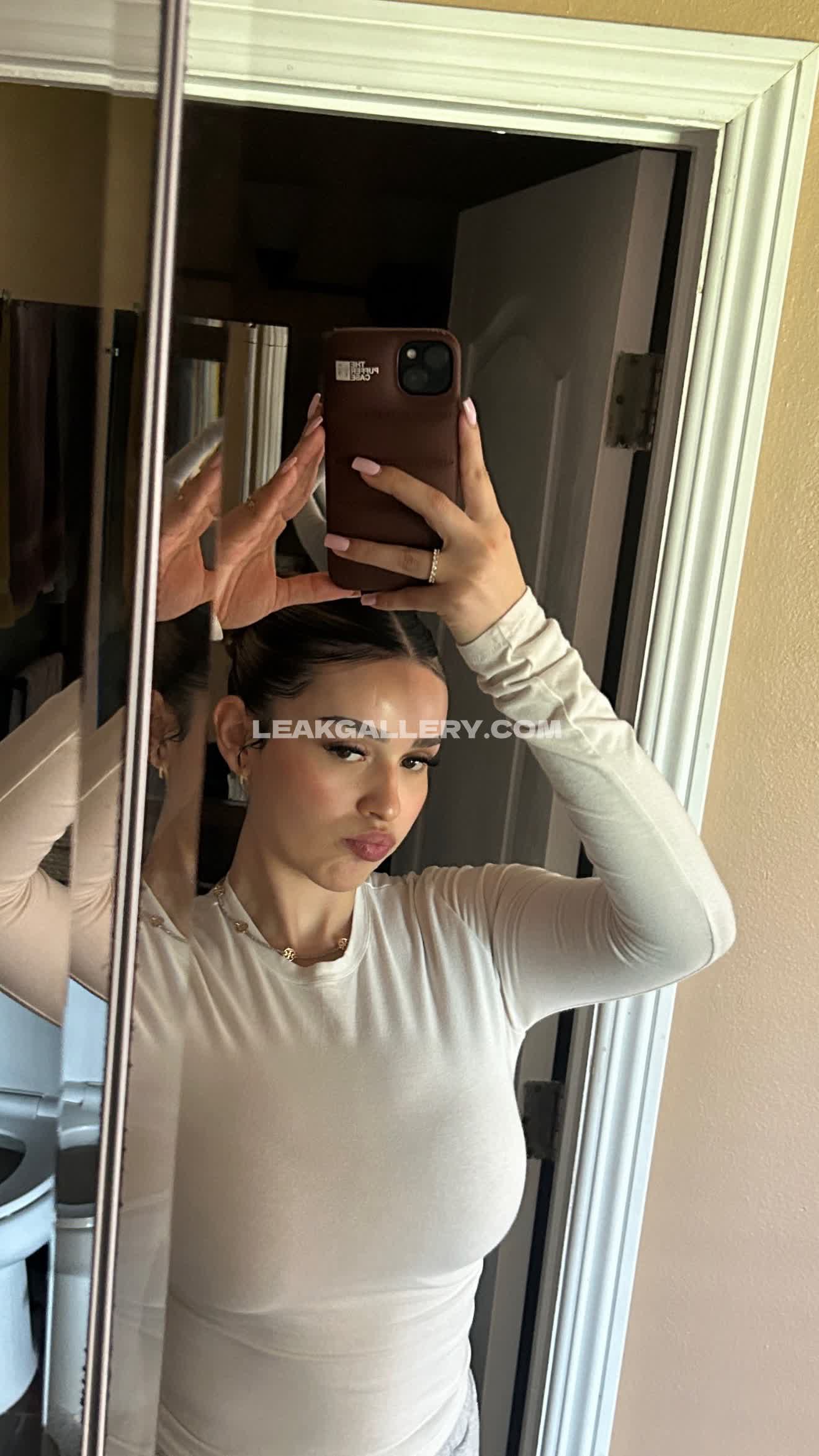 Simplyneida / Simplyneidaa Exclusive Leaked Nude OnlyFans #13400616