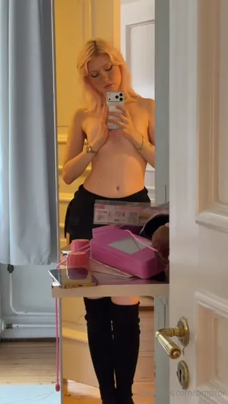 Simpzor Topless Mirror Selfie OnlyFans Video Leaked