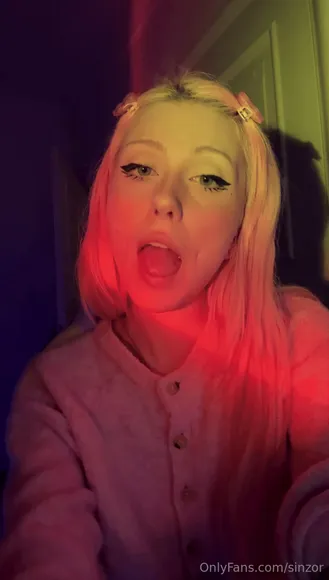 Simpzor Tongue Out Tease OnlyFans Video Leaked