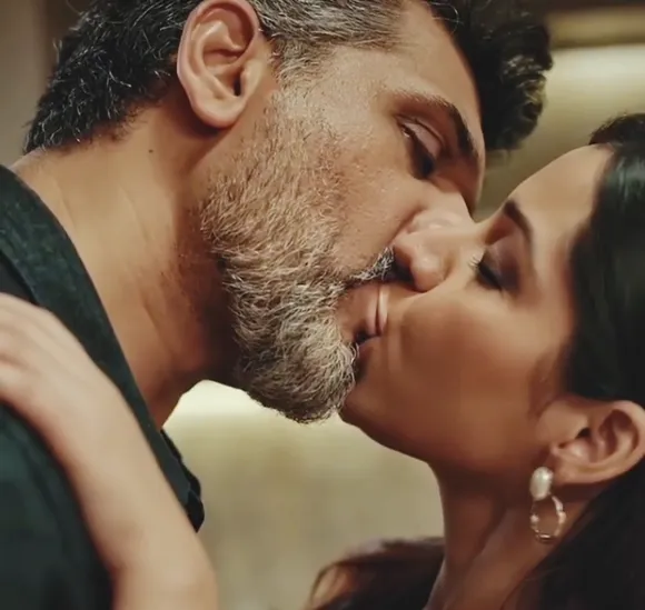 Simrankonly Deep Kiss With Man OnlyFans Video Leaked