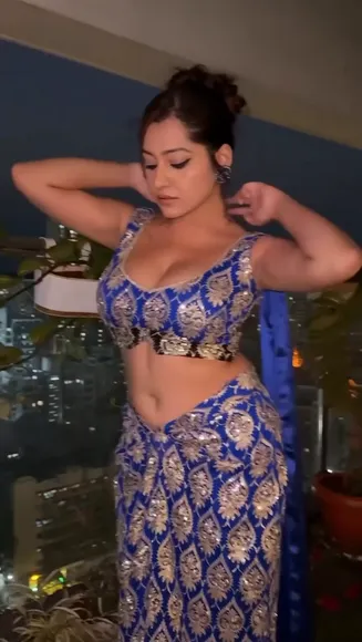 Simrankonly Blue Sequin Bra Tease OnlyFans Video Leaked