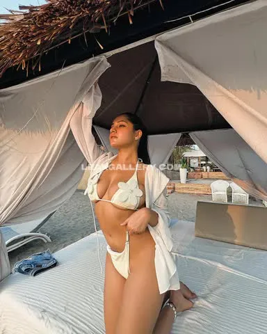 Simrankonly Bikini Top Adjustment OnlyFans Photo Leaked