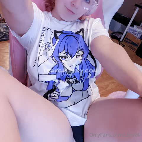 Simrell Thighs Spread In T-Shirt OnlyFans Photo Leaked