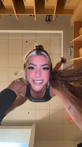Sirenalinton Red Shorts Squat Tease OnlyFans Video Leaked