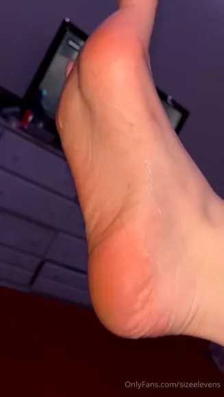 Sizeelevens Oiled Feet Tease OnlyFans Video Leaked