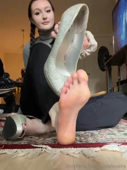 Sizeelevens Glitter Heels Tease OnlyFans Video Leaked