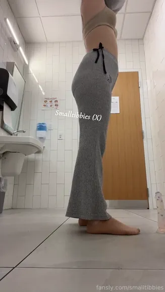 Smalltibbies Full Nude Squat Tease OnlyFans Video Leaked