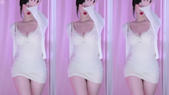 Smmms2002- White Lace Bra Tease OnlyFans Video Leaked