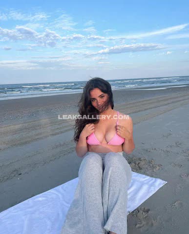 Sofia Crnilovic Pink Bikini Top Tease OnlyFans Photo Leaked