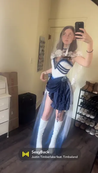 Soggyalien Lace Corset Tease OnlyFans Video Leaked