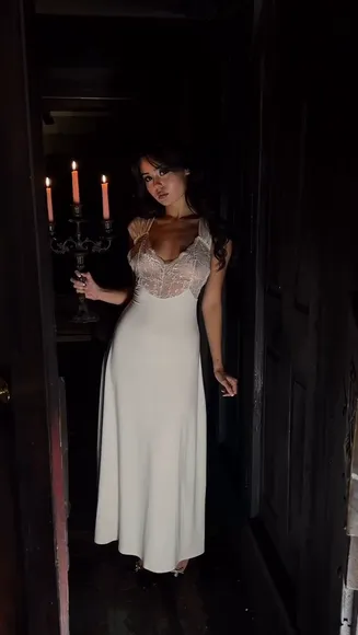Sohannaricci Lace Bodice Gown Tease OnlyFans Video Leaked