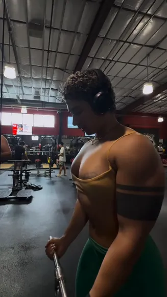 Soleyfaye Muscle Flexing In Gym OnlyFans Video Leaked