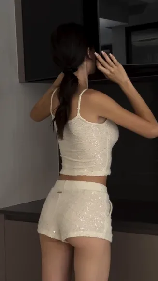 Sonyazoloeva Sparkly White Shorts Ass OnlyFans Video Leaked