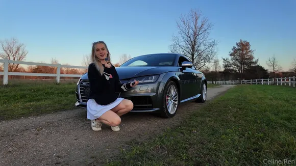 Sophiesouth Skirt And Sneakers Pose OnlyFans Video Leaked
