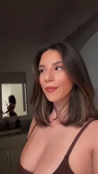 Sotoavaa Braless Mirror Selfie OnlyFans Video Leaked