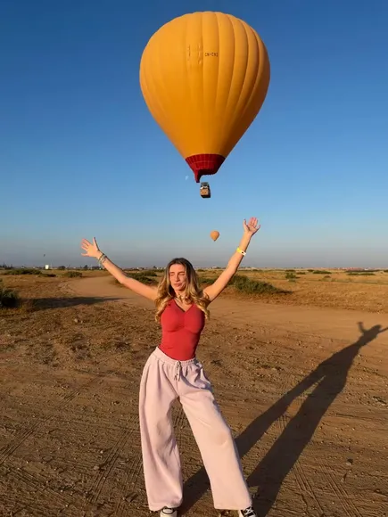 Sozzlepopp Red Bodysuit Outdoor Pose OnlyFans Video Leaked