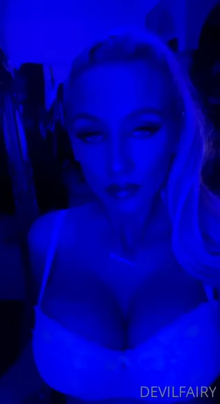 Sozzlepopp Braless Twin Tease OnlyFans Video Leaked