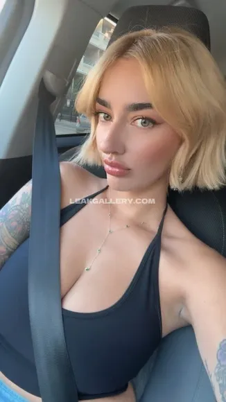 Sparkiful Low-Cut Top Tease OnlyFans Photo Leaked