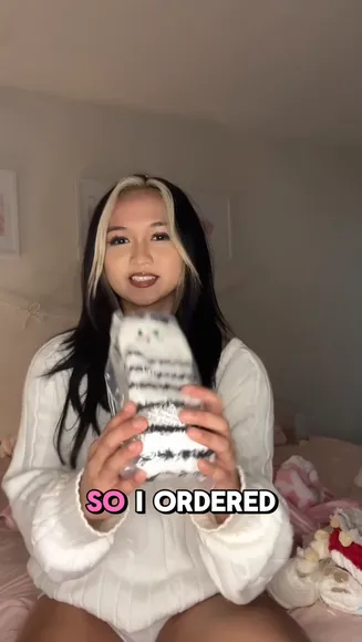 Spicymisobun Legs In Striped Socks OnlyFans Video Leaked