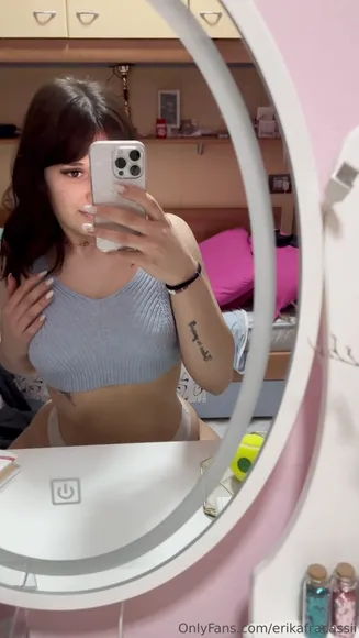 Spicytitania Crop Top Belly Tease OnlyFans Video Leaked