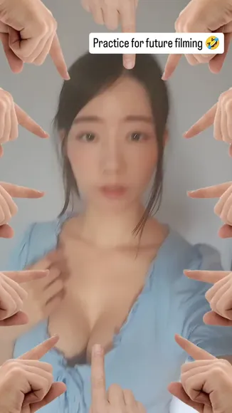 Ssrpeach Deep V Neck Tease OnlyFans Video Leaked