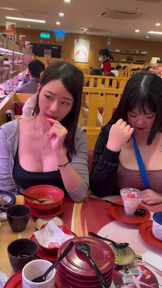 Ssrpeach Low-Cut Top Dining OnlyFans Video Leaked