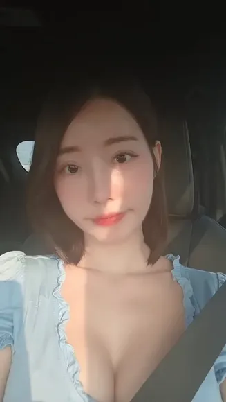 Ssrpeach Low Cut Top Tease OnlyFans Video Leaked