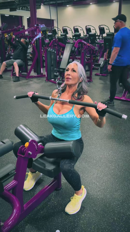 Stackedsutton Gym Equipment Squat Pose OnlyFans Photo Leaked