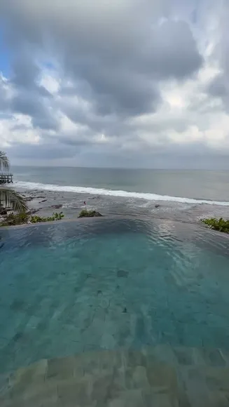 Stephchoi Bikini Pool Selfie OnlyFans Video Leaked