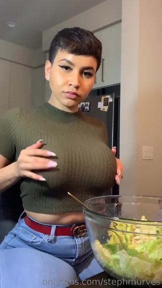 Stephmurves Tight Crop Top Tease OnlyFans Video Leaked